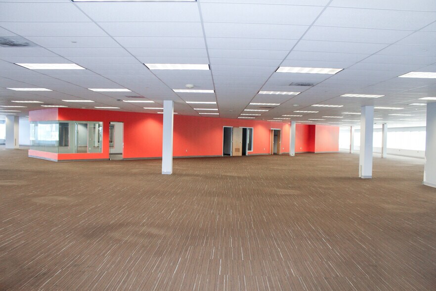 More Photos Of 1600 W Carson St, Pittsburgh Light Manufacturing For Lease