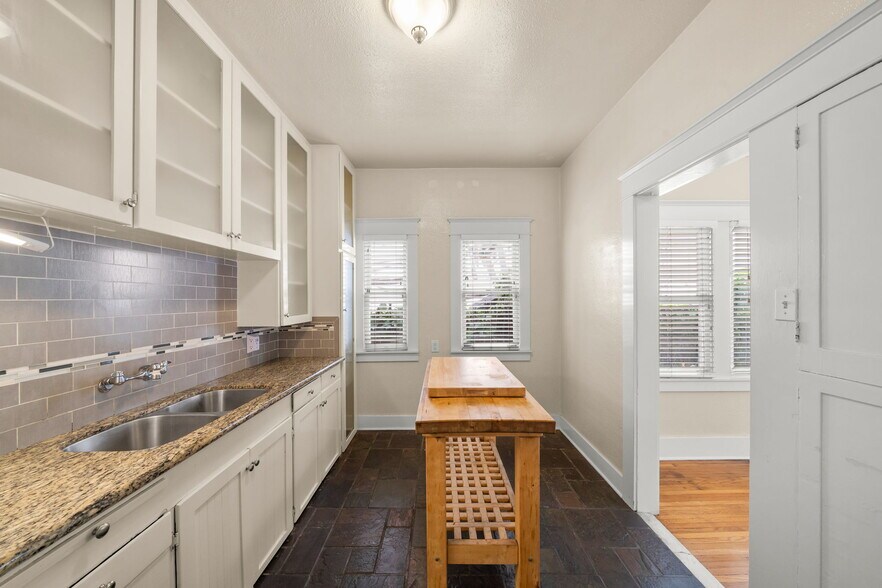 More Photos Of 219 Redondo Ave, Long Beach Apartments For Sale