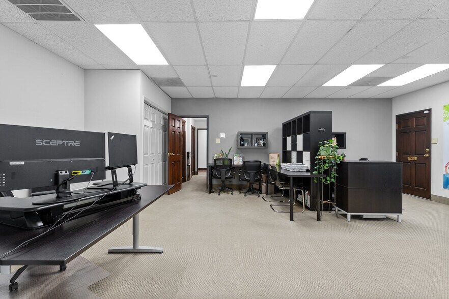 More Photos Of 17734 Preston Rd, Dallas Office For Sale