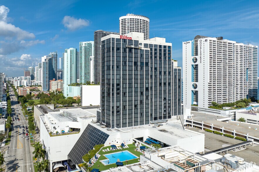 More Photos Of 1601 Biscayne Blvd, Miami Hotel For Lease