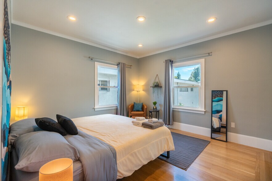 More Photos Of 256 29th St, Oakland Apartments For Sale