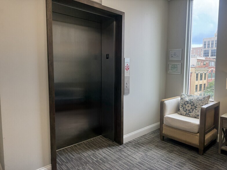 More Photos Of 100 W Washington St, Greenville Office For Lease