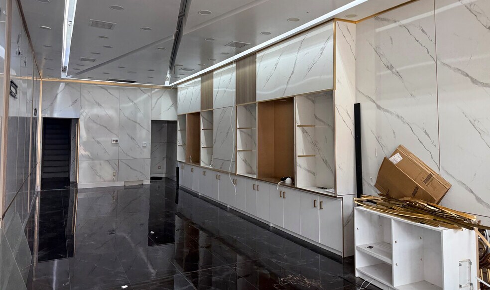More Photos Of 575-593 W 181st St, New York Storefront For Lease