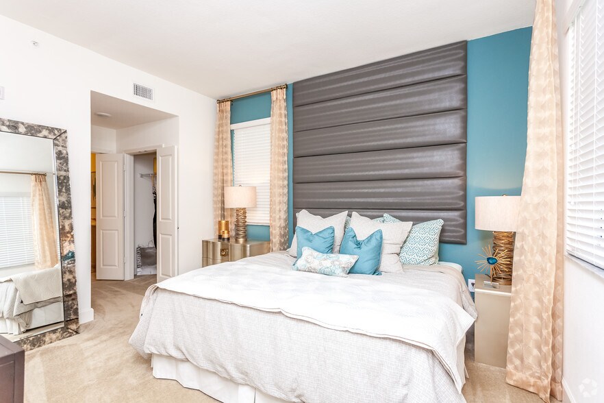 More Photos Of 20000 W Dixie Hwy, Miami Unknown For Lease