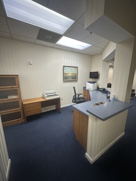 More Photos Of 560 Riverside Dr, Salisbury Medical For Sale