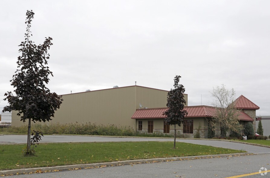 Primary Photo Of 1100 Rue des Cascades, Châteauguay Warehouse For Sale
