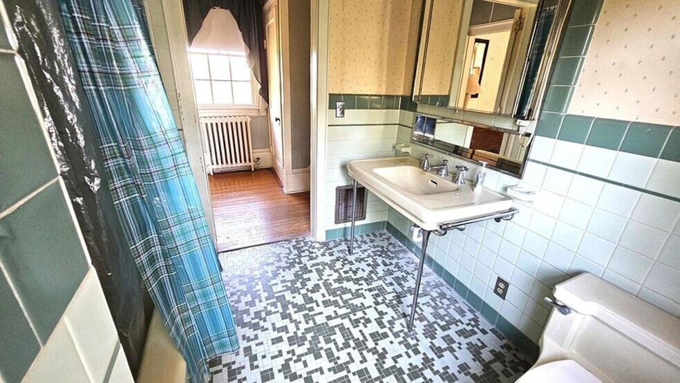 More Photos Of 850 Kinderton Rd, Clarksville Hospitality For Sale