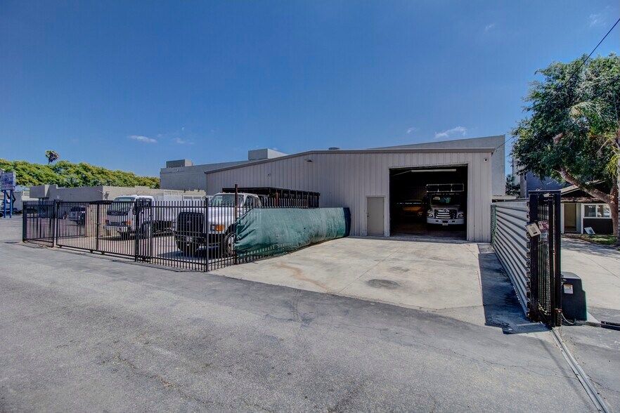 Primary Photo Of 1116 N Harbor Blvd, Santa Ana Flex For Lease