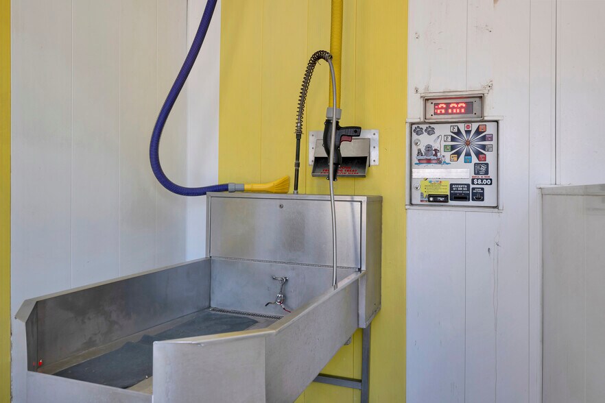 More Photos Of 504 N Euless Main St, Euless Carwash For Sale