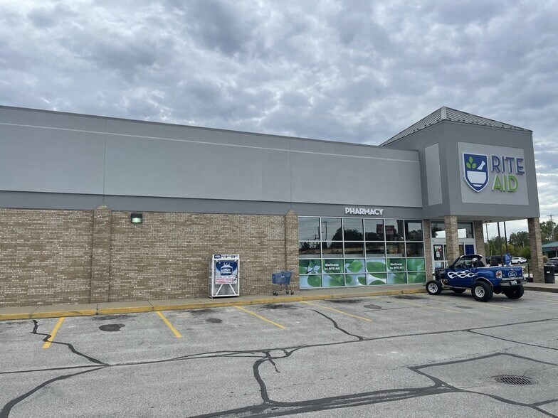 More Photos Of 301 S Main St, Standish Freestanding For Lease