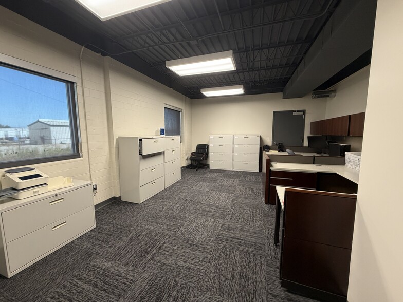 More Photos Of 3299 N 7th St Tfwy, Kansas City Manufacturing For Sale