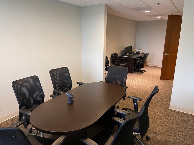 More Photos Of 10700 W Higgins Rd, Rosemont Office For Sale