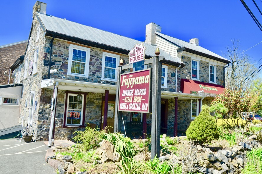 More Photos Of 1495 Farmington Ave, Pottstown General Retail For Sale