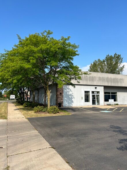 More Photos Of 815 N Main St, Oregon Freestanding For Lease