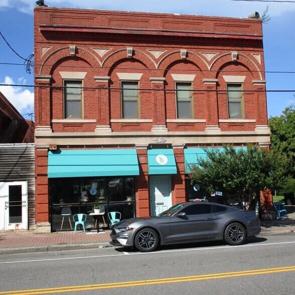 Primary Photo Of 21 E Mellen St, Hampton Office For Sale