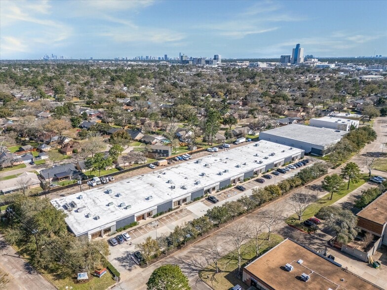 More Photos Of 1656-1660 Townhurst Dr, Houston Warehouse For Lease