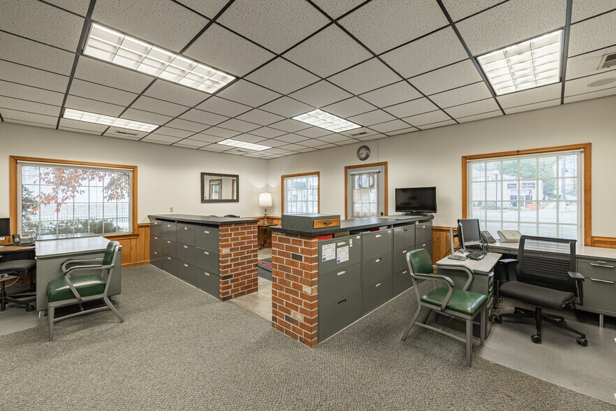 More Photos Of 664 Boulevard, Colonial Heights Office For Sale