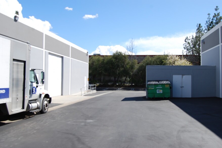 More Photos Of 2248-2282 Townsgate Rd, Westlake Village Light Manufacturing For Lease