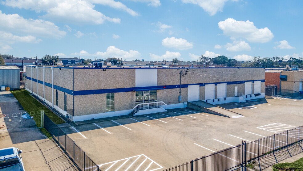 More Photos Of 11232 Leo Ln, Dallas Warehouse For Lease
