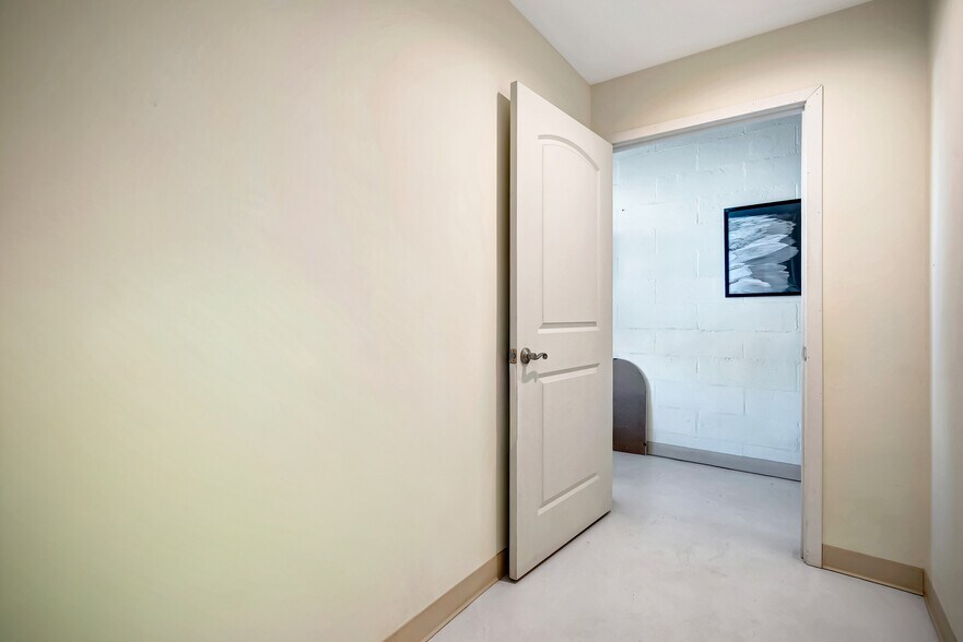 More Photos Of 11915 Inglewood Ave, Hawthorne Medical For Sale