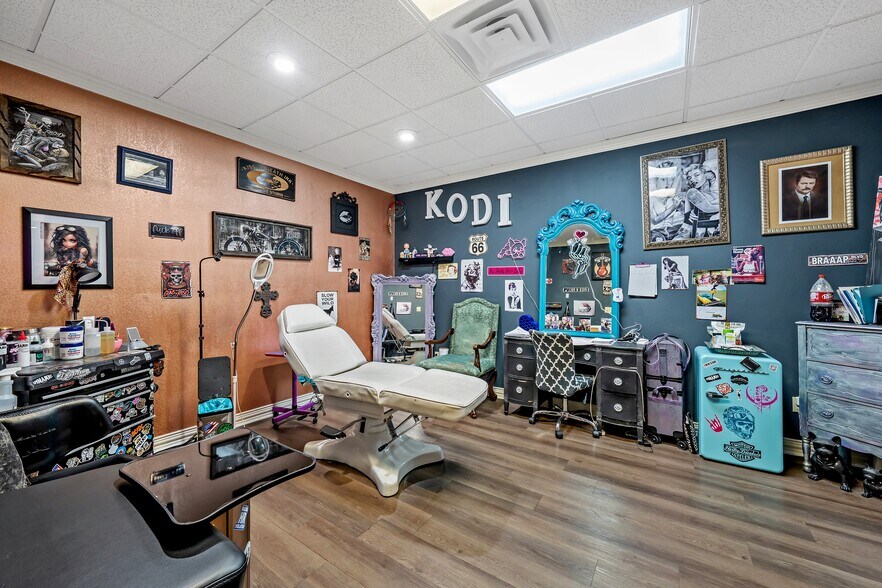 More Photos Of 214 N Newsom St, Mineola Office For Sale