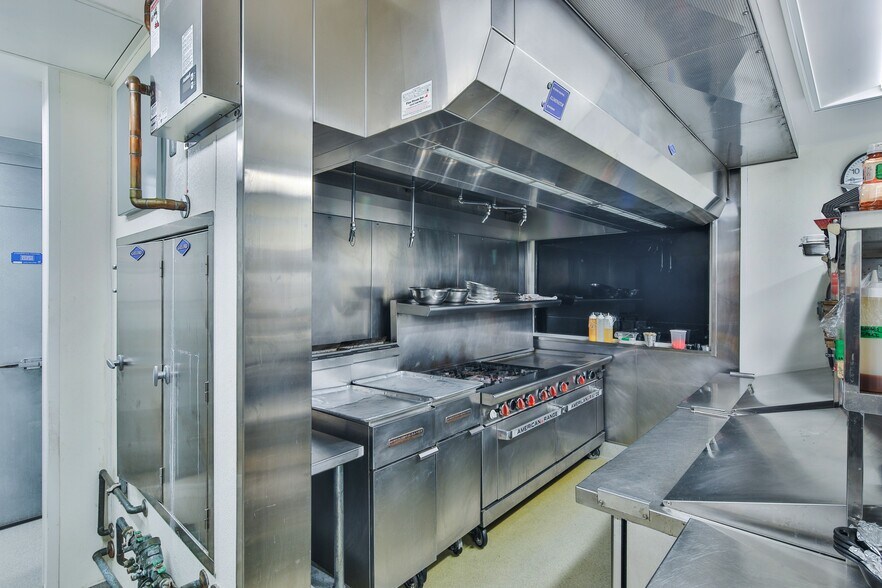 More Photos Of 1230 S Olive St, Los Angeles Apartments For Lease