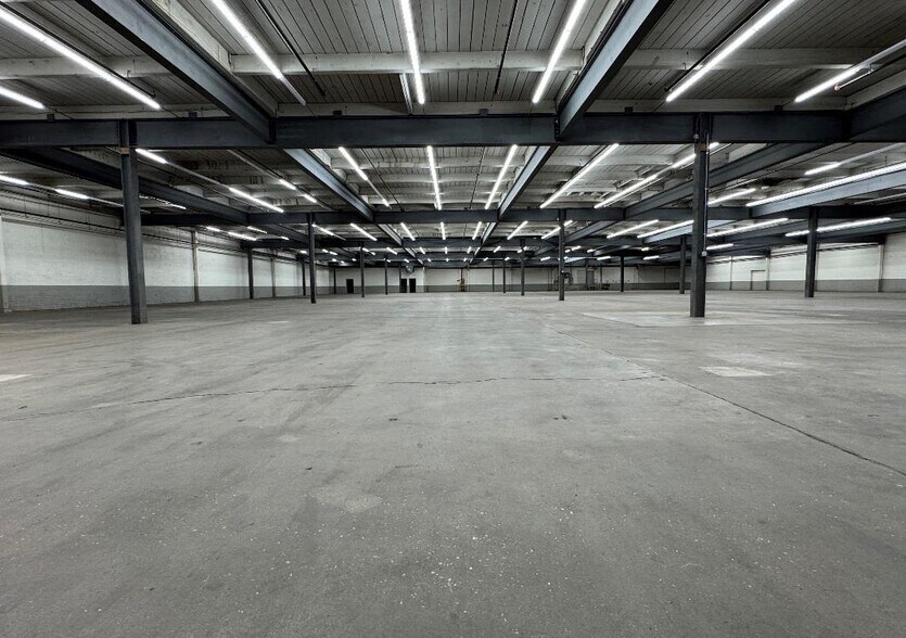 More Photos Of 525 Main St, Belleville Distribution For Lease