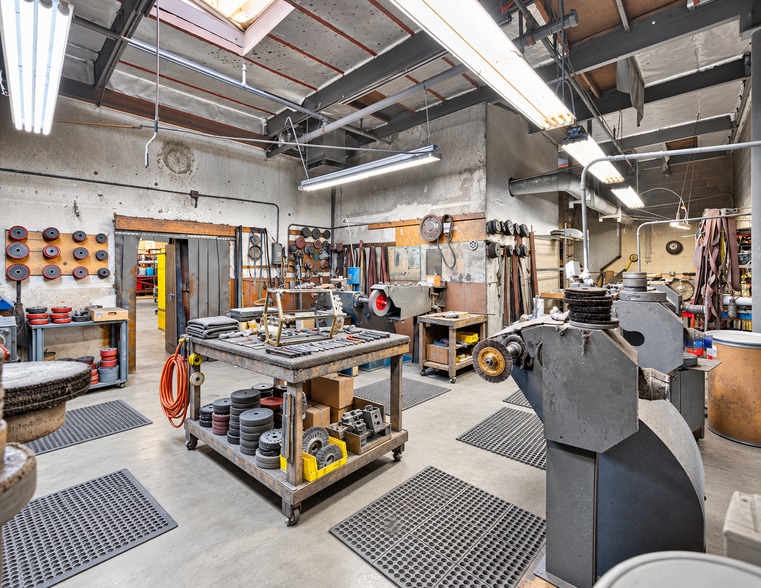 More Photos Of 8136 Lankershim Blvd, North Hollywood Warehouse For Sale