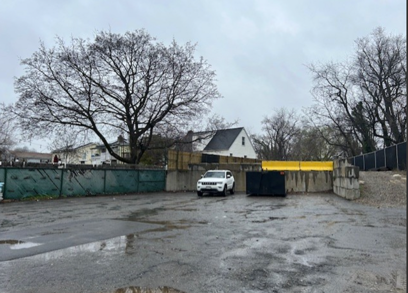 More Photos Of 76 Runyon Ave, Yonkers Industrial For Sale