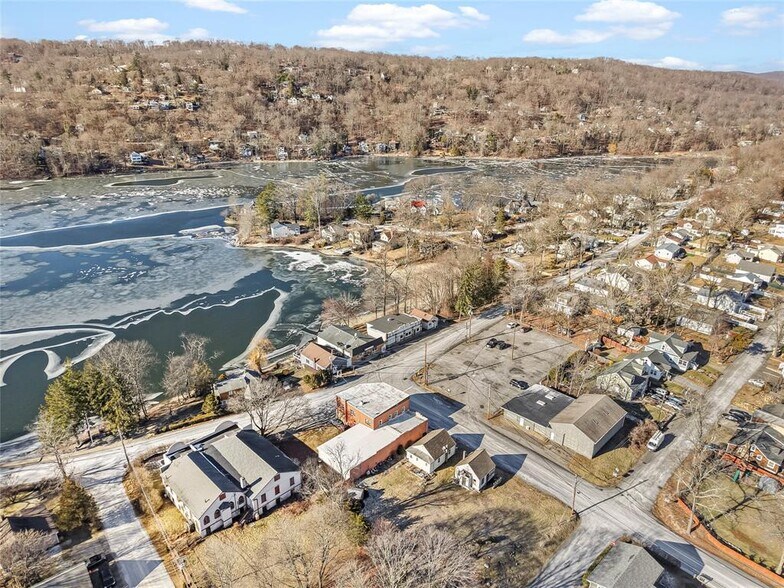 More Photos Of 123 Lake Dr, Lake Peekskill Storefront For Sale