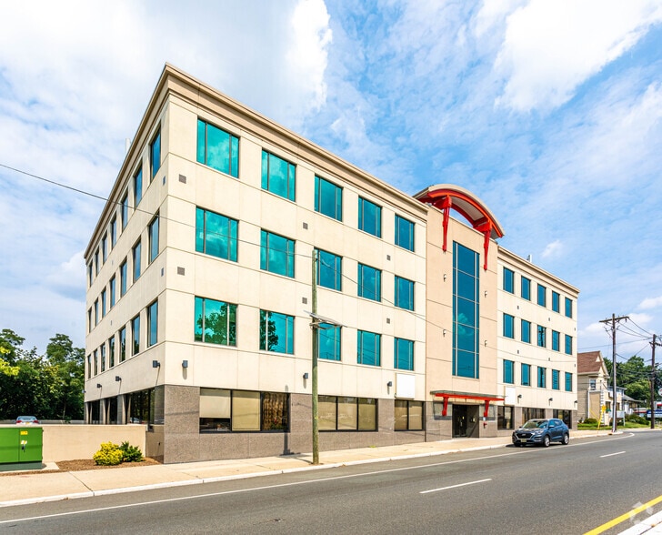 More Photos Of 1 Broadway, Elmwood Park Medical For Lease