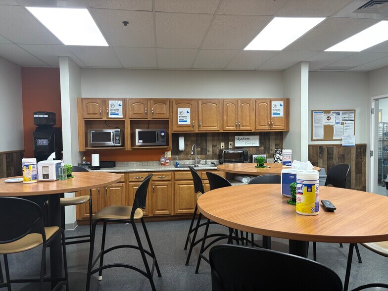 More Photos Of 260-300 Griffith Rd, Chicopee Warehouse For Lease