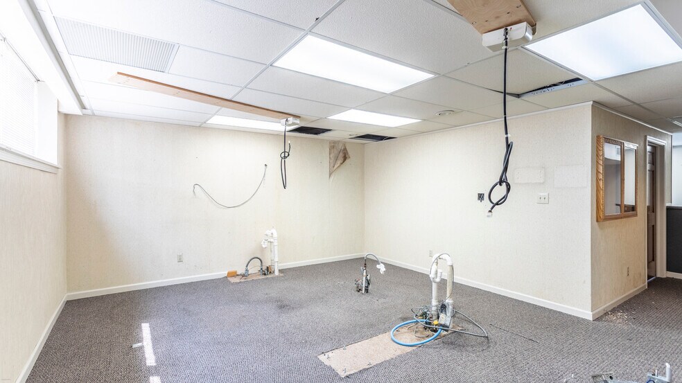 More Photos Of 1250 Franklin Ave, Brookville Office For Sale