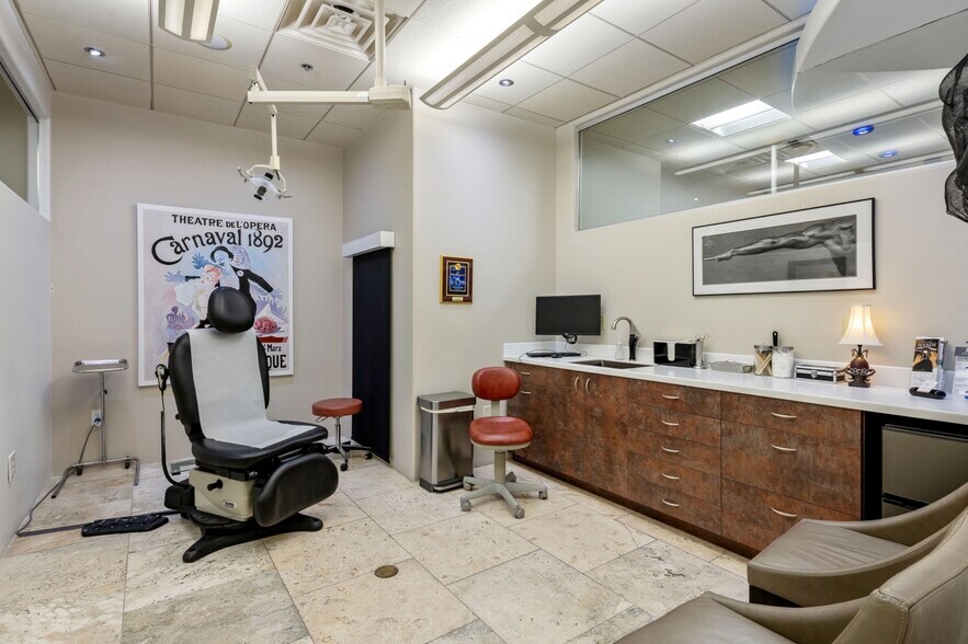 More Photos Of 10930 N Tatum Blvd, Phoenix Medical For Sale