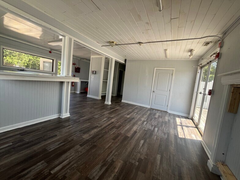 More Photos Of 6920 Post Rd, North Kingstown Office Residential For Lease