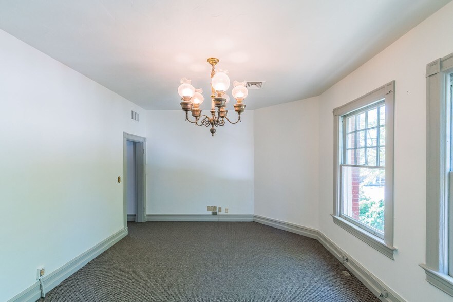 More Photos Of 1923 N Classen Blvd, Oklahoma City Office For Lease