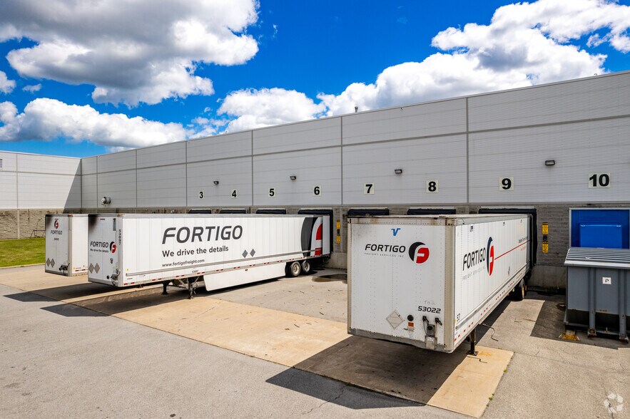 More Photos Of 9393 Boul Métropolitain E, Montréal Warehouse For Lease