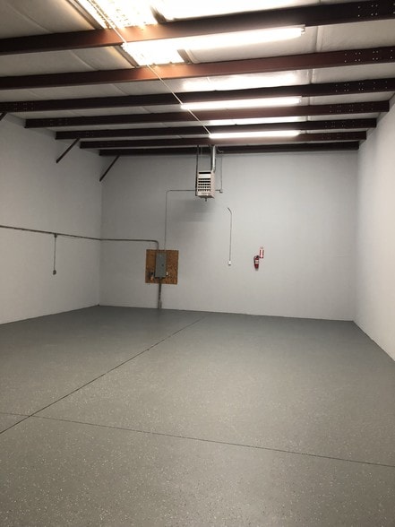 More Photos Of 1025 Nine North Dr, Alpharetta Warehouse For Lease