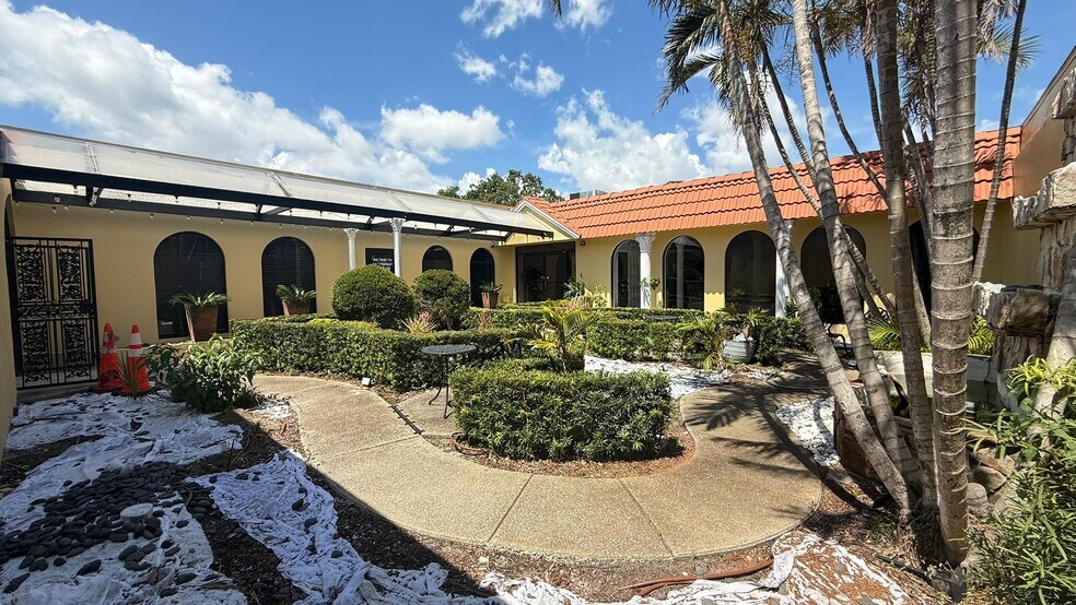 More Photos Of 5051 66th St N, Saint Petersburg Office For Sale