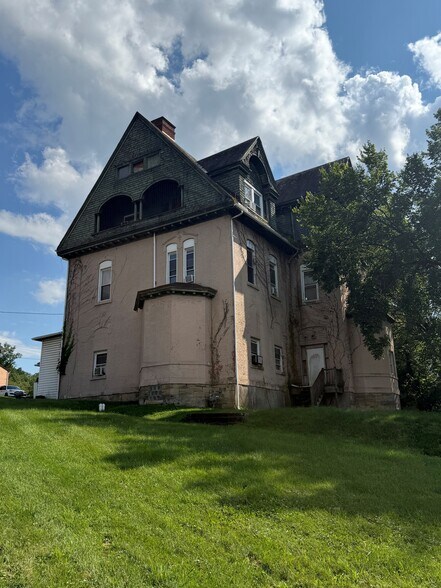 More Photos Of 517 S Main St, Washington Multifamily For Sale