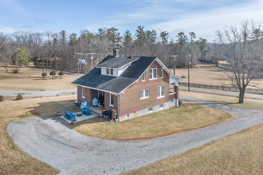 More Photos Of 132 Christiansburg Pike NE, Floyd Flex For Sale