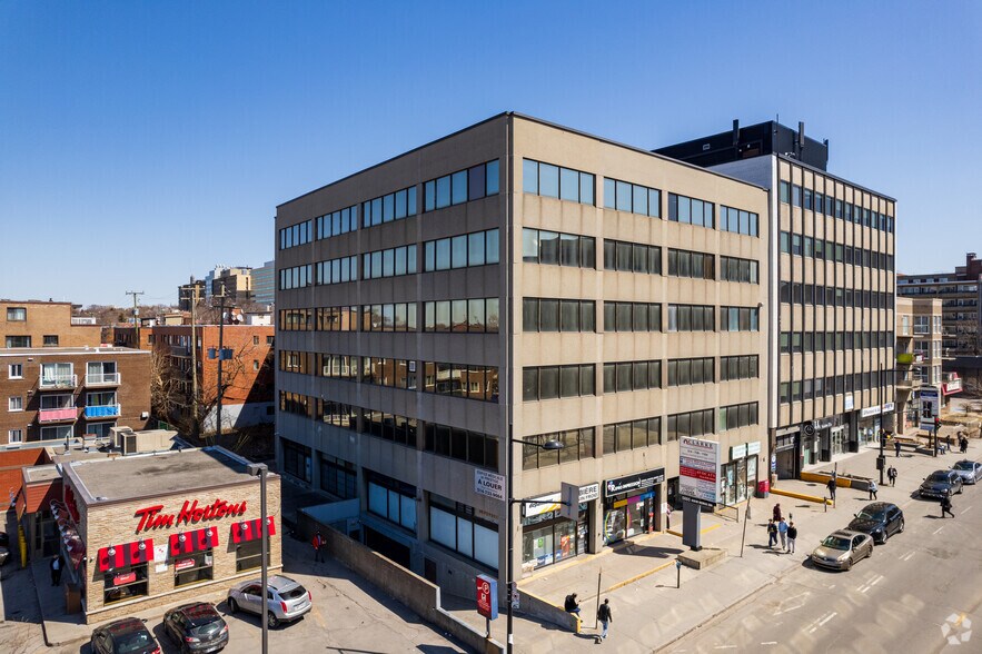 Primary Photo Of 5881-5889 Ch de la Côte-des-Neiges, Montréal Medical For Lease