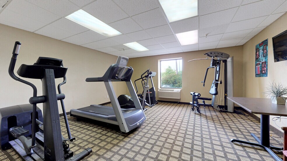 More Photos Of 6 Traders Cir, Normal Hotel For Sale