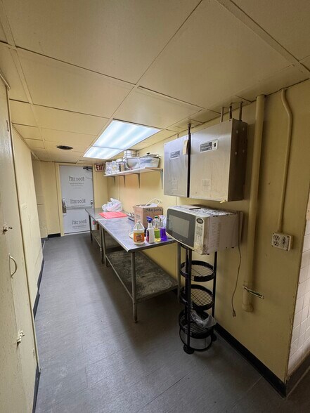 More Photos Of 118 S Lafayette St, Macomb Storefront Retail Residential For Sale