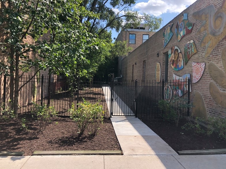 More Photos Of 2125 W North Ave, Chicago Storefront Retail Office For Lease