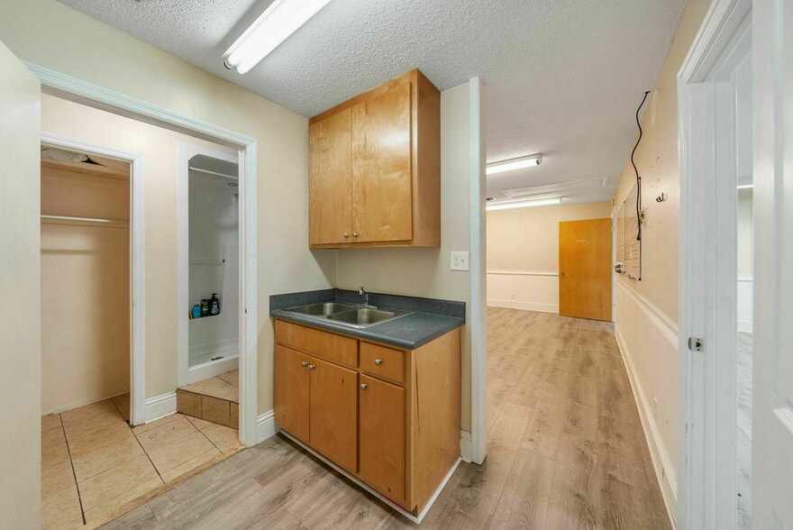 More Photos Of 726 Airport Rd, Panama City Loft Creative Space For Lease