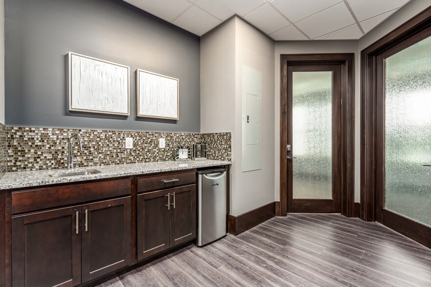 More Photos Of 1905 S New Market St, Carmel Coworking Space