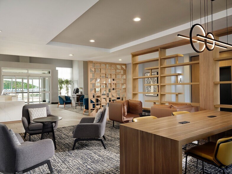 More Photos Of 100 N Frontage Rd, Meridian Hotel For Sale