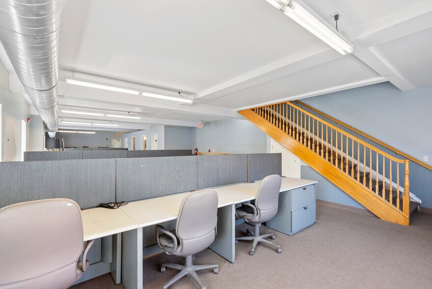 More Photos Of 170-172 Spring St, Newton Office For Sale