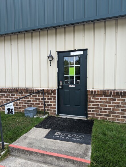 More Photos Of 2608 E Highway 76, Marion General Retail For Sale